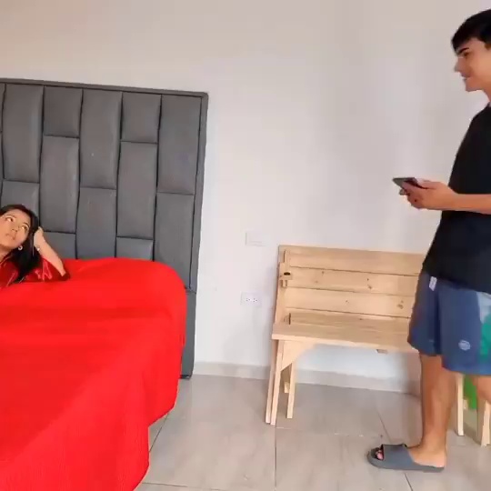 Oyun oynayalim diye kandirip siktim